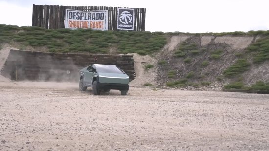 油管博主给Cybertruck装重机枪!化身《光环》疣猪号-第3张图片
