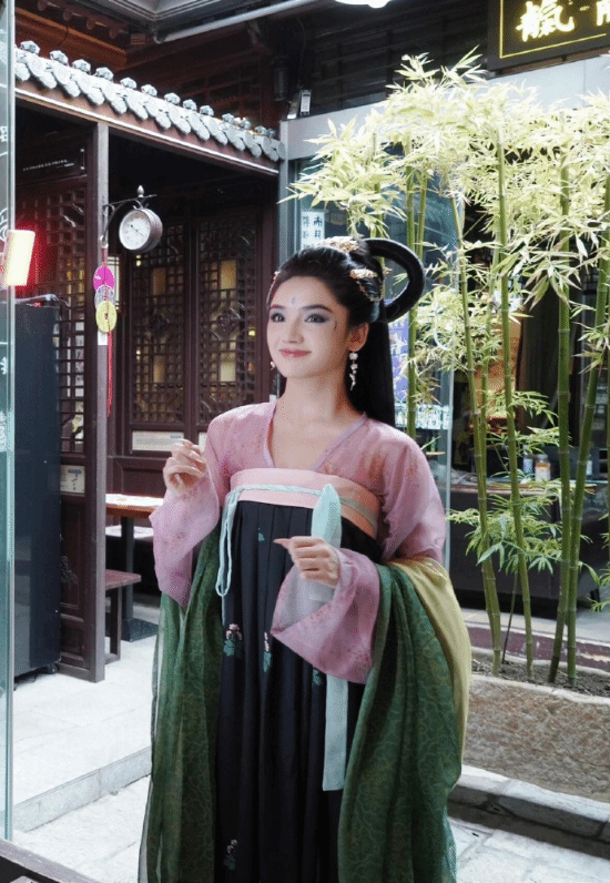 《黑神话》蜘蛛精二姐再发COS照：明媚大气 温婉如玉-第9张图片