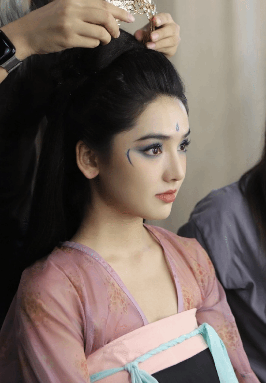 《黑神话》蜘蛛精二姐再发COS照：明媚大气 温婉如玉-第4张图片