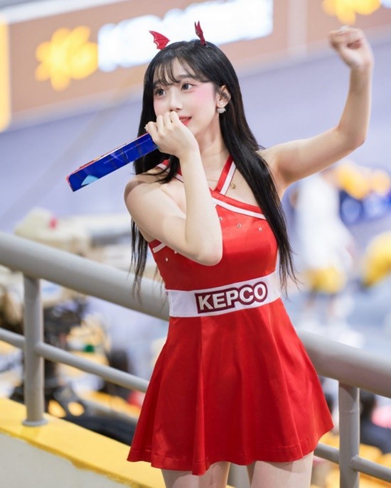 韩国“三振舞”拉拉队女神 可爱颜值加活力舞姿-第2张图片