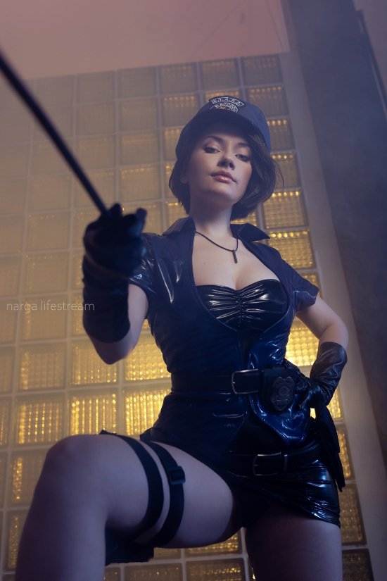 美女COS《生化危机3》吉尔 美艳警服颇具女王气质-第3张图片
