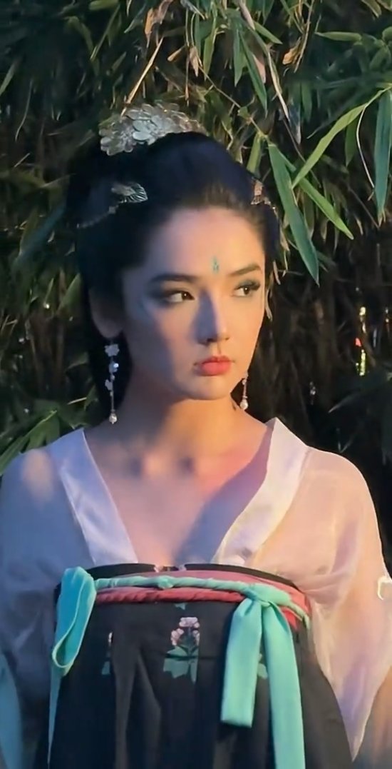 《黑神话》蜘蛛二姐演员COS自己 网友惊叹一模一样-第4张图片