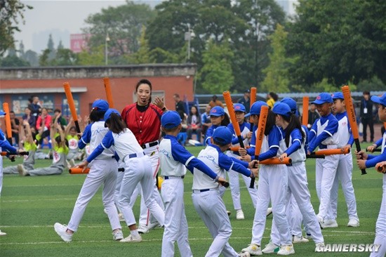 为防止中小学生肥胖 全国中小学将每天一节体育课-第1张图片