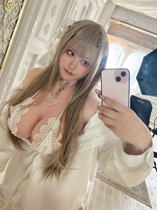“大雷”美女推主COS图赏：身材火爆极具肉感-第2张图片
