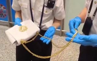给挎包换上大金链子！旅客把799克黄金制成挎包链条入境被查