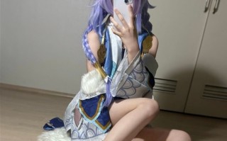这衣服平胸都嫌光 赤足让女孩更幼态的囧图