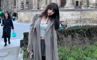 汪峰女儿小苹果晒留学照 19岁少女黑丝短裙亭亭玉立
