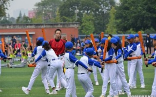 为防止中小学生肥胖 全国中小学将每天一节体育课