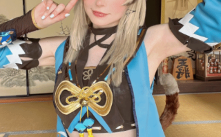 艾什莉体模COS《原神》猫女绮良良 黄发绿眼小尾巴！