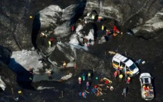 冰岛热门冰洞景点坍塌致1死1伤 业内人士：冰洞旅游应有时间限制