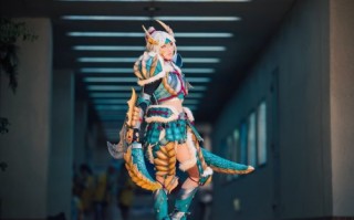《怪物猎人》雷狼龙套女猎人COS赏 樱花妹面庞吸睛！