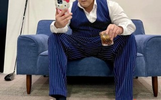 这是真爱！马东锡晒新照穿HelloKitty拖鞋