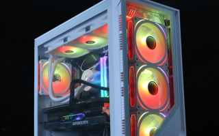 高达14代i9搭配RTX 4090D显卡MSI新一代宙斯盾钛白RGB游戏机评测